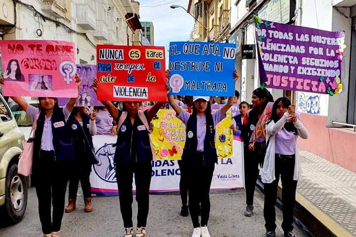 Marcha en Cochabamba exige la eliminación de la violencia contra la mujer