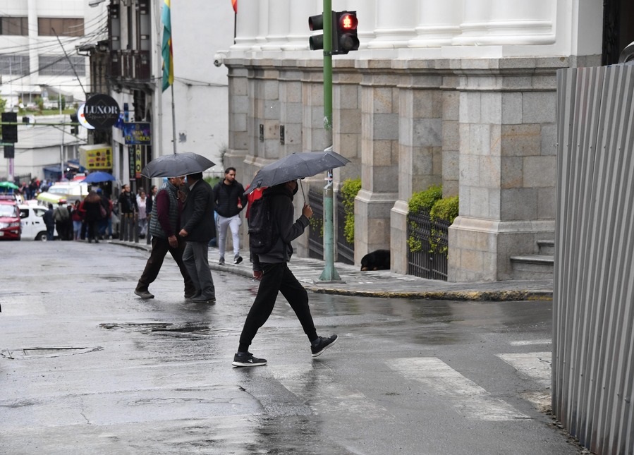 Activan alertas Naranja por lluvias y tormentas eléctricas moderadas a fuertes en los 9 departamentos