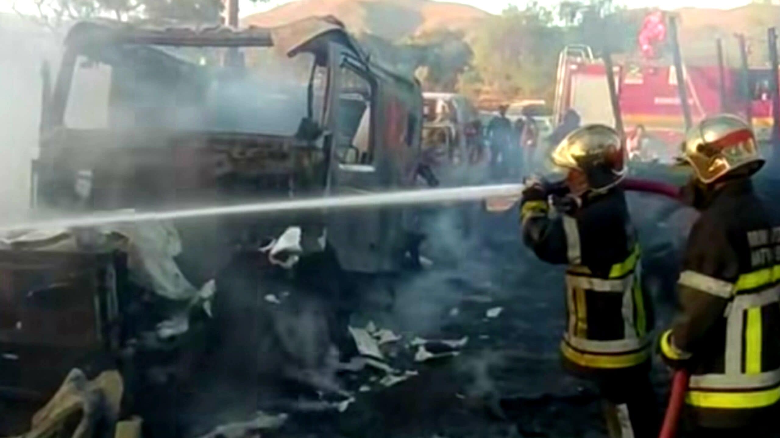 Sofocan voraz incendio en depósito de ExDircabi en la zona sur de ...