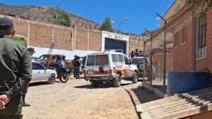 CONTINGENTE POLICIAL RESGUARDÓ EL TRASLADO DE ALBERTO ZEBALLOS A COCHABAMBA